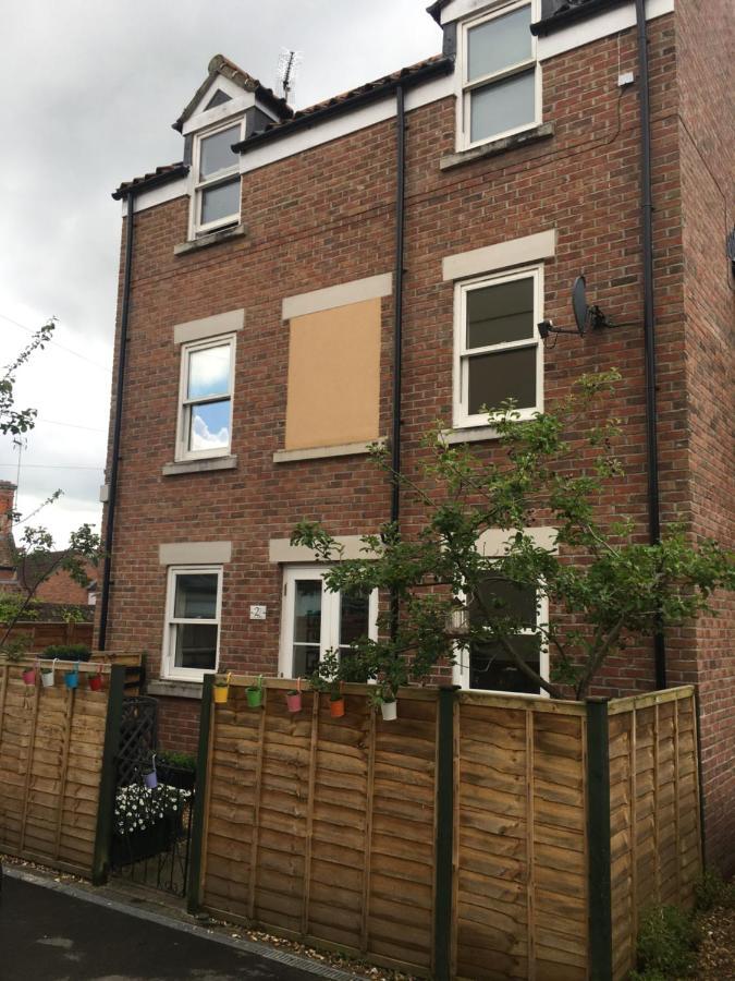 Comfortable Rooms With Live In Host, Walking Distance To The High St & More Glastonbury Bagian luar foto