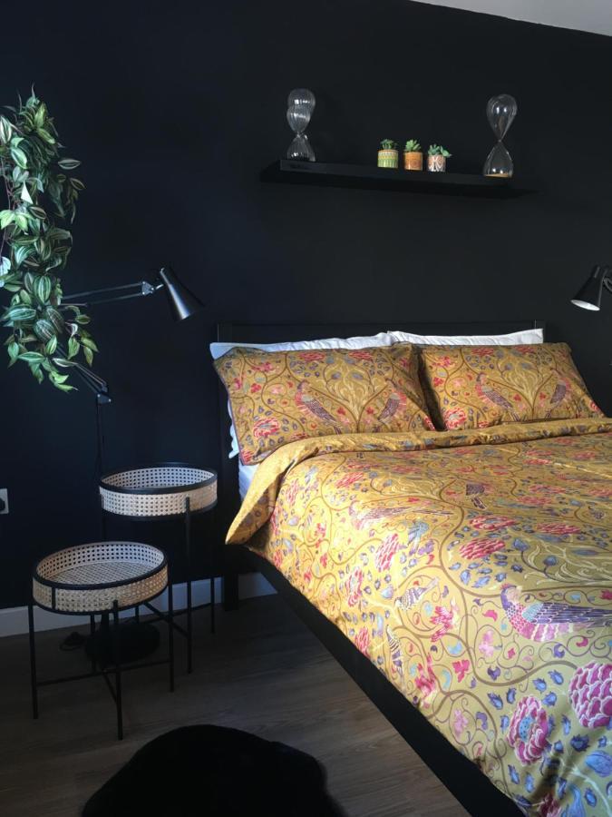 Comfortable Rooms With Live In Host, Walking Distance To The High St & More Glastonbury Bagian luar foto