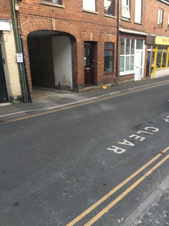 Comfortable Rooms With Live In Host, Walking Distance To The High St & More Glastonbury Bagian luar foto